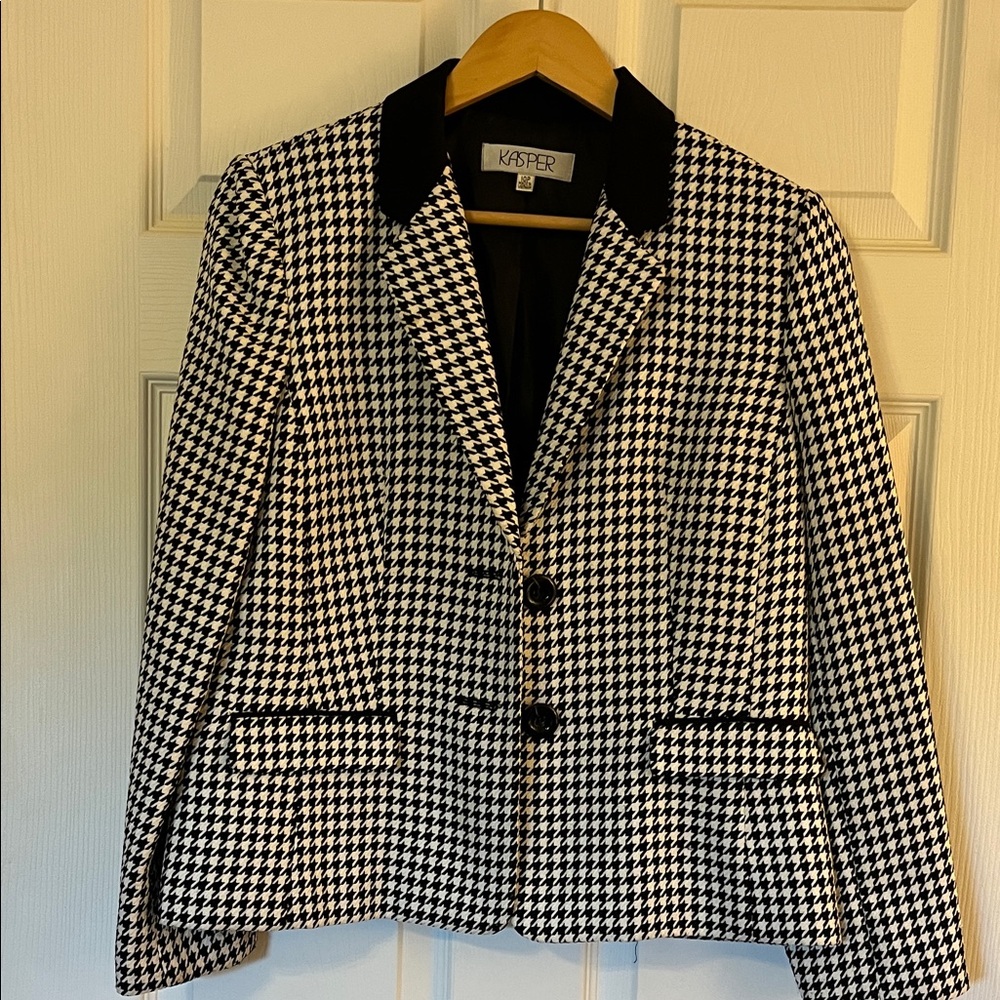 Kasper Women's Houndstooth Blazer with Black Collar